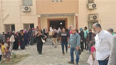 الكشف على ١٠٠٠ مريض وتقديم العلاج في قافلة طبية لمنطقة ١٢٠ فدان بمايو