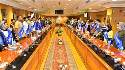 محافظ أسيوط وأعضاء برلمان طلائع الشباب يقفون دقيقة حداد على أرواح ضحايا إعصار دانيال