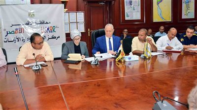 محافظ الأقصر يتابع موقف تنفيذ مشروعات المبادرة الرئاسية حياة كريمة