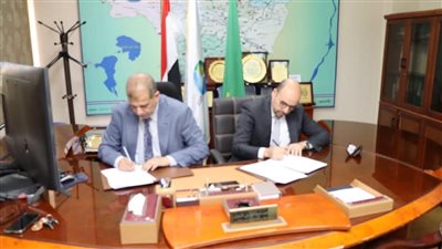 مياه الفيوم توقع عقود مجمع الصرف الصحي القروي بقصر رشوان