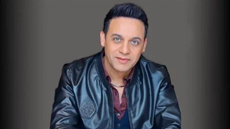 الفنان مصطفى قمر،