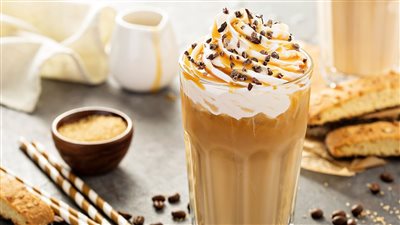 طريقة عمل الآيس كوفي في البيت بأقل التكاليف