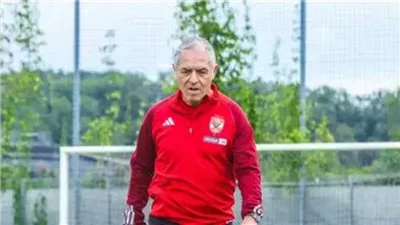 السوبر الأفريقي، كولر يحاضر لاعبي الأهلى استعدادا لمباراة اتحاد العاصمة