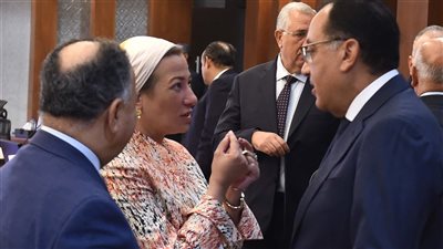 وزيرة البيئة تستعرض خطة مواجهة تلوث الهواء الحاد خلال فصلي الخريف والشتاء