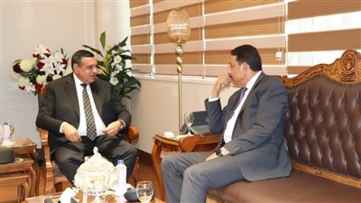 وزير التنمية المحلية يتابع مع مستشار رئيس الجمهورية عددا من الملفات 