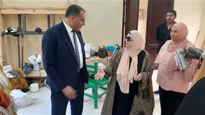 تدريب 30 سيدة سيناوية على صناعة السجاد اليدوي