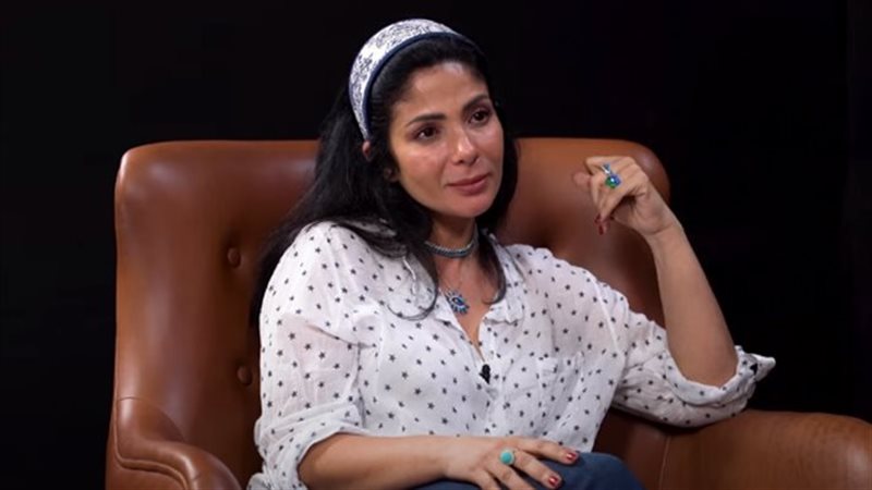 الفنانة منى زكي،