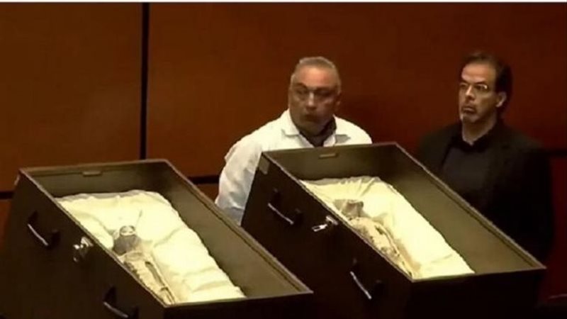 عرض جثث لكائنات فضائية