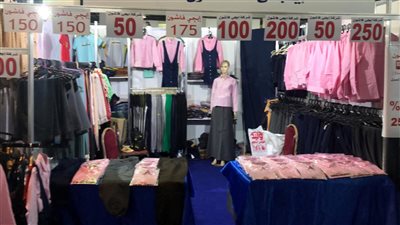 غرفة القاهرة: خصومات تصل لـ 80% على الملابس بمعرض أهلا مدارس