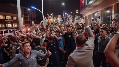 السوبر الإفريقي، جماهير الأهلي تدعم اللاعبين أمام فندق الإقامة بالسعودية ( صور)