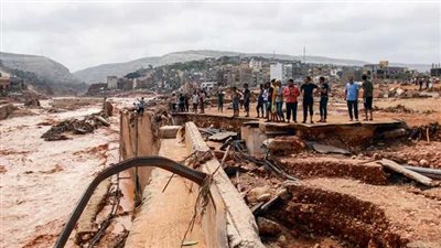 خطر الألغام يعرقل جهود رجال الإنقاذ في ليبيا 