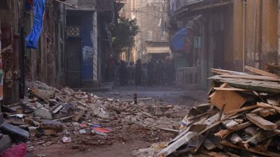 النيابة تعاين موقع العقار المنهار في العمرانية 