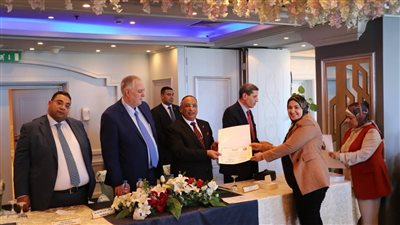رئيس هيئة قضايا الدولة يسلم شهادات الدورة التدريبية لمستشاري وأعضاء الهيئة بالإسكندرية (صور)