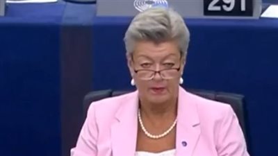 جدل بعد انشغال المفوضية الأوروبية بحياكة 