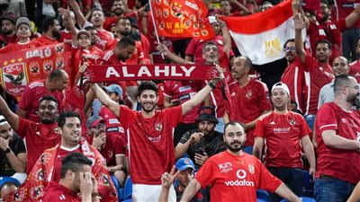 جماهير الأهلي تدعم الفريق داخل ملعب مدينة الملك فهد (صور)