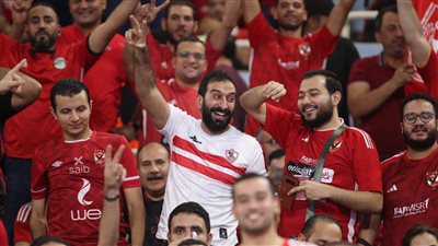 السوبر الإفريقي، قميص الزمالك يظهر بمدرجات الأهلي في ملعب مدينة الملك فهد (صور)