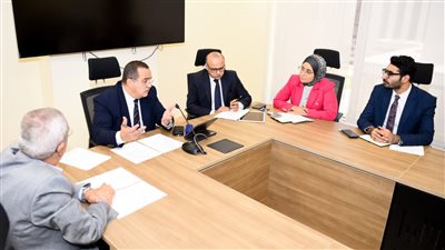 وزيرة الهجرة توجه بتسوية أوضاع الطلبة العائدين من السودان 