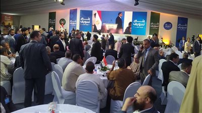 كبار رجال الدولة والقيادات الشعبية والدينية تملأ قاعة استقبال السيسي بقرية سدس الأمراء (صور) 