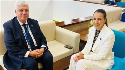 وزير التعليم العالي يلتقي بوزيرة تغير المناخ والبيئة الإماراتية