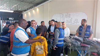 حياة كريمة: توزيع مئات الحقائب المدرسية بالقنطرة غرب الإسماعيلية 