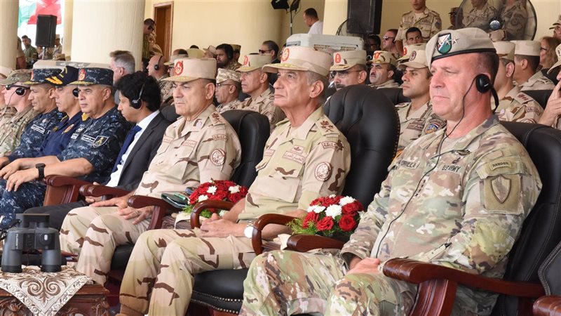 وزير الدفاع يشهد