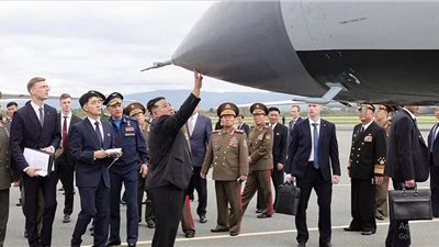 كوريا الشمالية تستعرض قاذفات بقدرات نووية وصواريخ فرط صوتية روسية