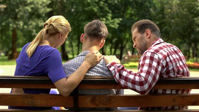 طرق التعامل مع الابن المراهق لجعله متزن نفسيا 