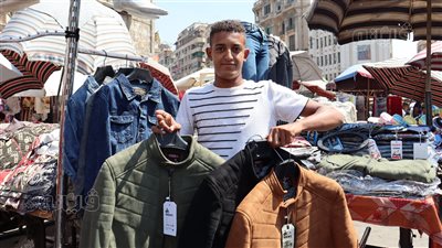   قبل حلول الشتاء.. أسعار مستلزمات الموسم في الأسواق.. الجواكيت تصل لـ 650 جنيها.. والبطانيات ترتفع لـ 850 (فيديو)
