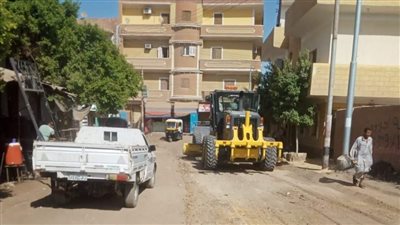 حملات لمتابعة حالة النظافة العامة وتسوية الطرق بمدن وقرى مراكز المنيا