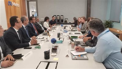 وزير الاتصالات يبحث مع مسئولى جوجل وميتا التعاون فى مجال البنية التحتية الدولية 