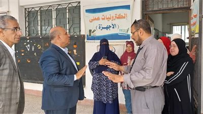 وكيل تعليم دمياط يتابع استعدادات المدارس لبداية العام الدراسي الجديد (صور)