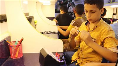 أتوبيس المكتبة المتنقلة بدمنهور يواصل جولاته بحملة اقرأ (صور)