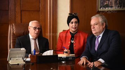 محافظ بورسعيد يستقبل سفير جمهورية البيرو بمصر لبحث سبل التعاون (صور )