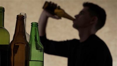 تفسير رؤية بائع الخمر في المنام وعلاقته بالربا والخسارة والفتن والمعاصي 