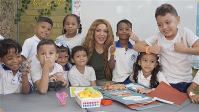 شاكيرا تشارك بافتتاح مدرسة عامة في كولومبيا (فيديو)