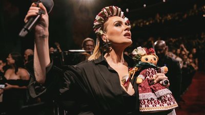 آديل تحتفل بعيد استقلال المكسيك في حفلها بلاس فيجاس (صور)