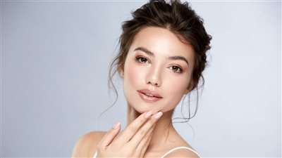 قناع الأميرات بالكركديه لتفتيح البشرة وتوريدها