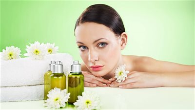 اصنعي مستحضرات العناية بالبشرة بنفسك، في البيت ووفري في الميزانية