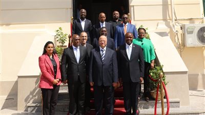 محافظ القاهرة يستقبل وفد الكيب الشرقية بجنوب أفريقيا