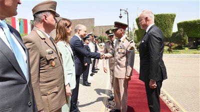 الفريق أول محمد زكي يلتقي وزير دفاع المجر