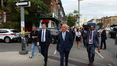 هتاخدي إنفلونزا، انتقادات لرئيس البرتغال بسبب تعليقه على فستان فتاة مفتوح الصدر