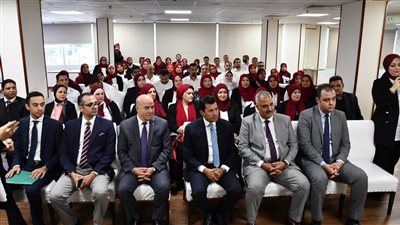  أشرف صبحي يكرم المشاركين في مبادرة 100 قائد بالشباب والرياضة بالقليوبية