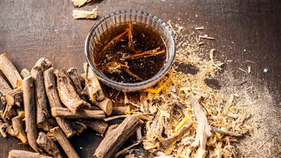 فوائد العرقسوس، يعزز صحة الكبد ويخفض السكر ويقاوم السرطان