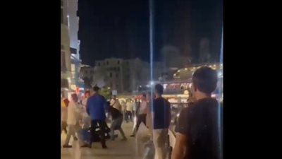 مقطع صادم لاعتداء أتراك على سائحين مصريين في تقسيم يثير الغضب (فيديو)