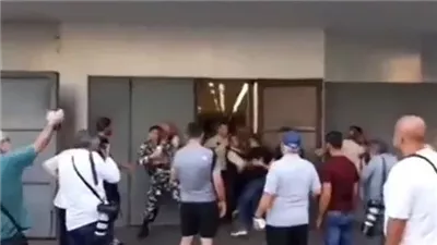 رجل وزوجته يقتحمان مصرف التمويل الإسلامي في بيروت 