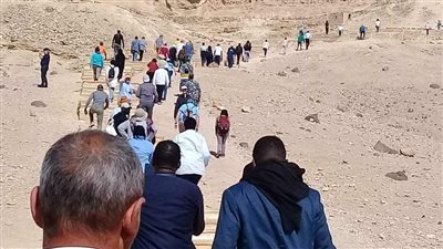 وفود من إنجلترا وألمانيا تزور العمارنة وبني حسن وتونا الجبل في المنيا