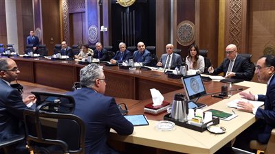 رئيس الوزراء يستعرض مخططات المرافق بالمنطقة الاقتصادية لقناة السويس 