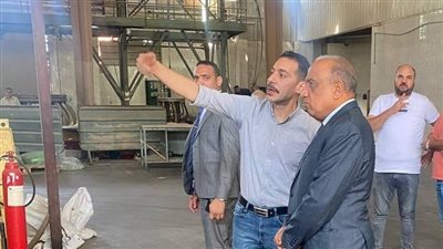  وزير قطاع الأعمال العام يتفقد مصانع شركة العبوات والمستلزمات الطبية (صور)