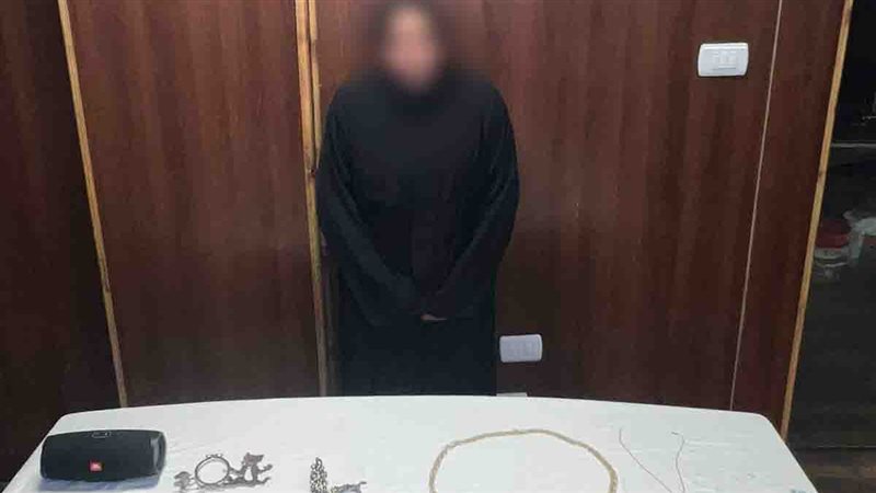 خادمة تسرق مشغولات