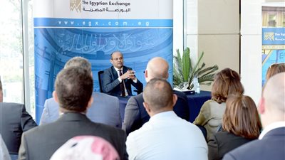  رئيس البورصة المصرية يلتقي قيادات شركات الوساطة